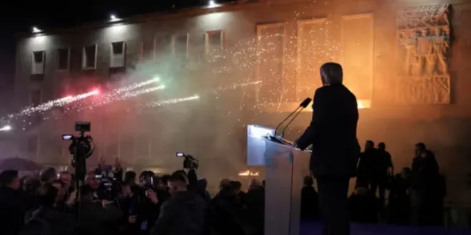 Tubim i opozitës/ LE MONDE citon Berishën: Do ta shpëtojmë Shqipërinë nga Edi Rama!