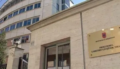 U arrestua në sallën e gjyqit, Prokuroria e Tiranës kërkon pushimin e çështjes ndaj avokatit Ulian Bajrami