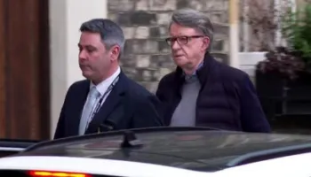 U arrestua për lidhjet me Epstein, lirohet me kusht ish-ambasadori britanik