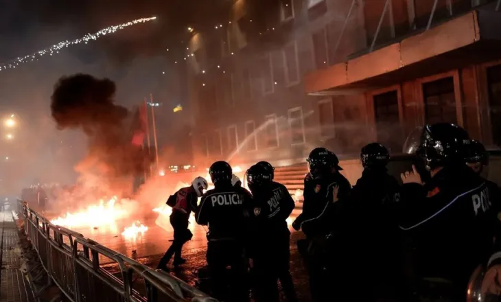 U arrestuan gjatë protestës së PD-së, detyrim paraqitje për 14 persona