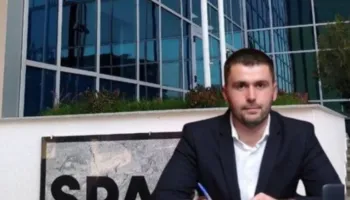 U dënua me 1 vit burg, kryebashkiaku i Rrogozhinës vetëdorëzohet në polici