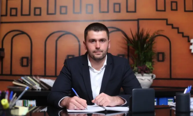 U dënua nga GJKKO me 1 vit burg, policia e Durrësit ekzekuton vendimin për ish-kryebashkiakun e Rrogozhinës