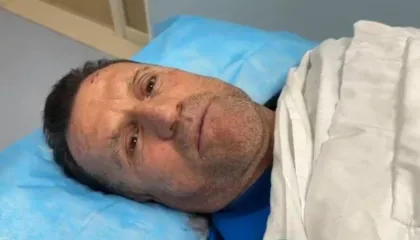 U dhunua nga dy persona në Vlorë, avokati Cakrani: Njëri po ofendonte, tjetri më goditi pas koke