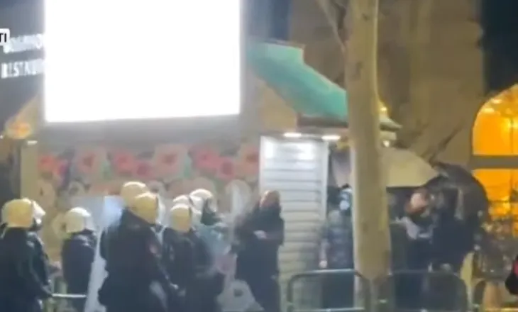 U godit në kokë nga policia, Ministria e Shëndetësisë tregon gjendjen e deputetit të PD-së