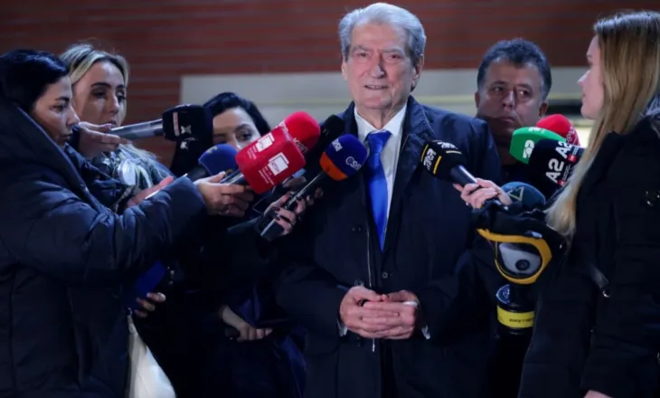 “U goditën protestues dhe deputetë”/ Berisha paralajmëron protestë më 20 shkurt: Mos na provokoni vetëpërmbajtjen