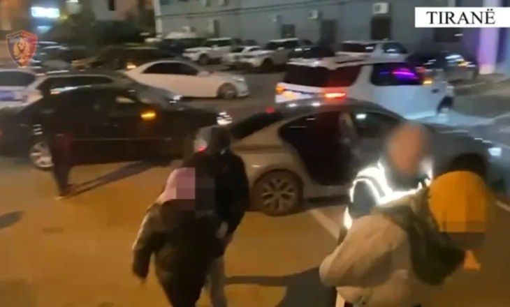 U kapën duke transportuar 5 emigrantë drejt vendeve të BE-së, arrestohen dy persona në mbikalimin e Kasharit