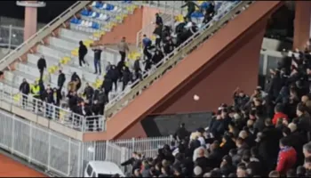 U përplasën me rivalët dhe dëmtuan stolat në ‘Loro Boriçi’, procedohen 6 tifozë të Elbasanit