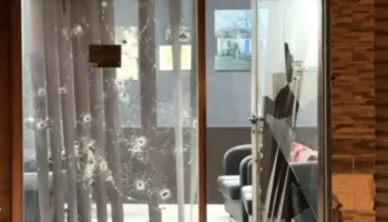 U plagos me armë zjarr në berberhane/ Ja kush është 30-vjeçari, u qëllua me breshëri