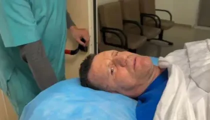 U plagos me thikë në kokë, avokati Cakrani: Ata më ofenduan, unë iu përgjigja