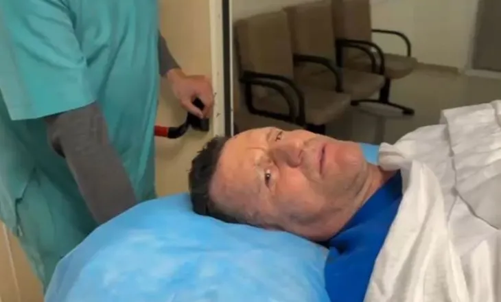 U plagos me thikë në kokë, avokati Cakrani: Ata më ofenduan, unë iu përgjigja