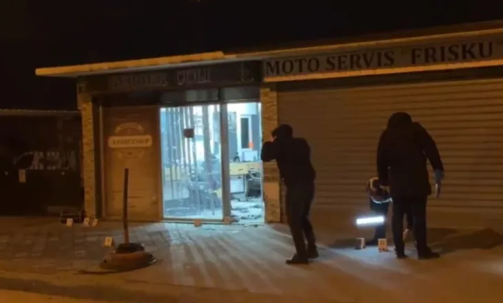 U plagos në biznesin e tij në Lezhë, 30-vjeçari transportohet drejt Traumës, ja si paraqitet gjendja e tij shëndetësore