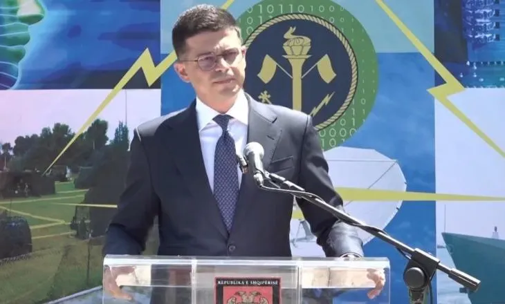 U shkarkua si ministër i Mbrojtjes, Pirro Vengu: Ishte privilegj ta udhëhiqja këtë ministri!