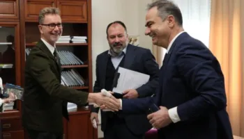 U takua me bashkëkryetarët e Komisionit të “Territoriales”, ambasadori i BE zbardh diskutimet: Duhet një reformë..