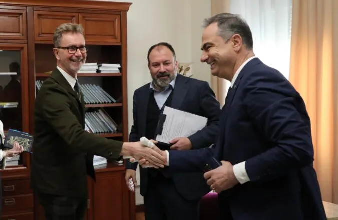 U takua me bashkëkryetarët e Komisionit të “Territoriales”, ambasadori i BE zbardh diskutimet: Duhet një reformë..