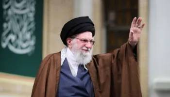 Udhëheqësi i Iranit në shënjestër të sulmit, 7 raketa goditën zyrën e tij në Teheran, ku ndodhet Ali Khamenei?