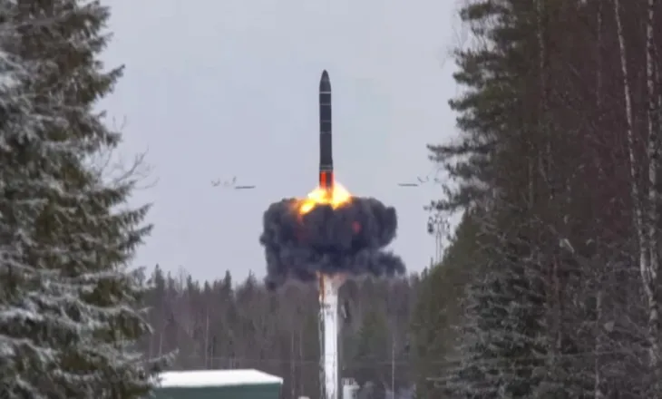 Ukraina hedh poshtë pretendimet e Rusisë se Kievi po bashkëpunon me dy superfuqi për të siguruar armë bërthamore: Një gënjeshtër absurde