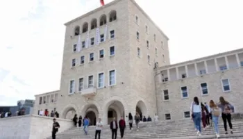 Universitetet në alarm: 40% e të diplomuarve punojnë jashtë profilit