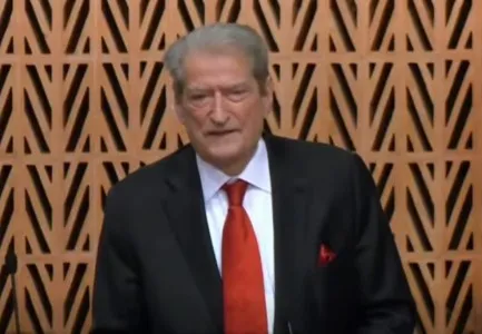 “Ushqen narrative të rrezikshme”/ Berisha ‘nxin’ imazhin e Shqipërisë, analisti: Duhet të ndryshojë qasje dhe kauzë