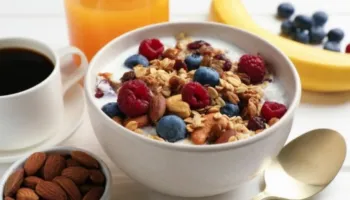 Ushqimet që nuk duhen kombinuar – ato shkaktojnë fryrje dhe parandalojnë humbjen e peshës