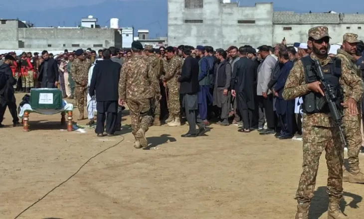 Ushtria afgane nis operacione ofensive në shkallë të gjerë kundër Pakistanit