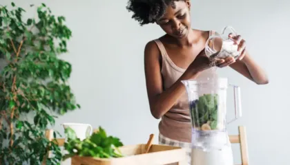 Vaji i ullirit dhe lëngu i kockave… A funksionojnë vërtet këto ushqime për mirëqenien e zorrëve?!