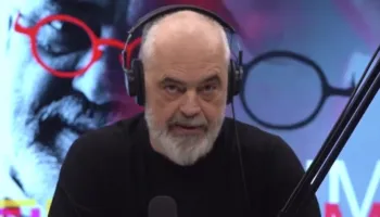 “Vajmedet e pikë e zezë”/ Protestat me molotov të opozitës kundër qeverisë, Rama: Plaku i lajthitur fërkon duart