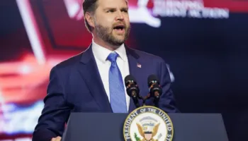 Vance: Irani ende refuzon të pranojë ‘kufijtë e kuq’, mbi 50 aeroplanë luftarakë USA drejt Lindjes së Mesme