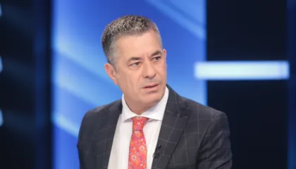 Vangjeli: Shqipëria duhet të zgjedhë mes Amerikës dhe BE-së