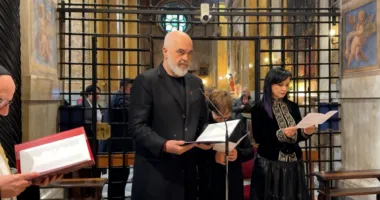 Vatikan/ Lutja e Ramës në bazilikën e Zojës së Këshillit të Mirë: Mbroje Shqipërinë