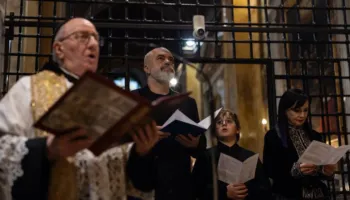 Vatikan/ Rama viziton Genazzano: Krah Zojës së Shqipërisë, qëndron edhe flamuri ynë