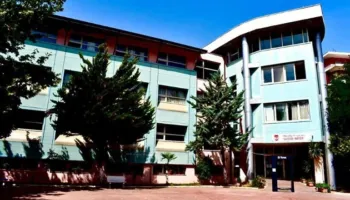 ‘Vdis sot, se ringjallesh nesër’/ Mësuesi në Tiranë pushohet nga puna pasi predikonte Jehovain në shkollë