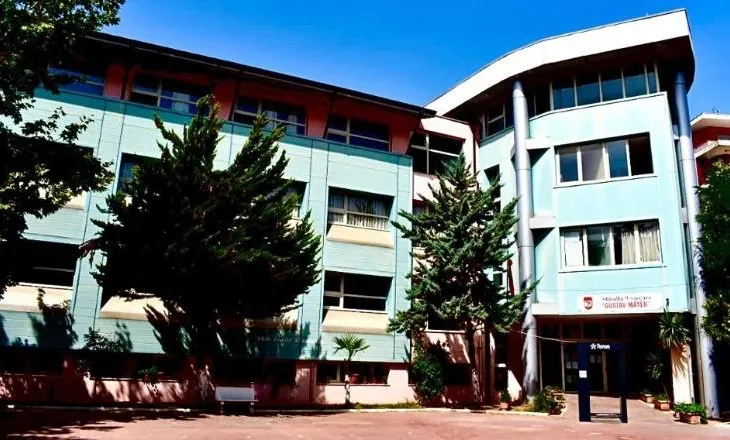 ‘Vdis sot, se ringjallesh nesër’/ Mësuesi në Tiranë pushohet nga puna pasi predikonte Jehovain në shkollë