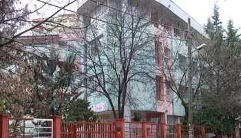 “Vdis sot, se ringjallesh nesër”/ Mësuesi në Tiranë pushohet nga puna pasi predikonte Jehovain