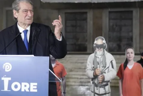 “Vendi po shkon drejt një izolimi europian”, Berisha i drejtohet Ramës: Do të kesh fatin e Enver Hoxhës për së gjalli