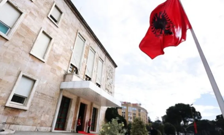 Vendimet/ Indeksimi i pagave, përfitojnë edhe punonjësit e administratës publike, Gardës, Policisë së Burgjeve dhe ata të sistemit shëndetësor