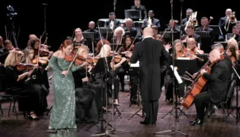 Vepra e Sibelius, me interpretimin e talentuar të solistes në violinë Laura Llozi në koncertin e Orkestrës së RTSH