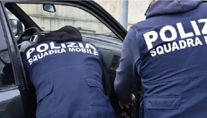 Vetëm 18 vjeç, por ‘mjeshtër’ në drejtimin e një rrjeti trafiku kokaine në Itali, arrestohet adoleshenti shqiptar! Ja çfarë iu gjetën në banesë