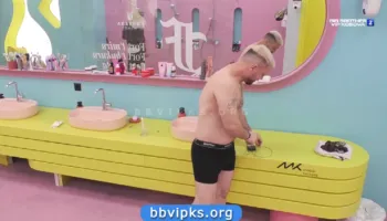 VIDEO/ Alba i bëri sehir? Befason Labi, pastrohet me ujë të ”bekuar” dhe përmend Zotin