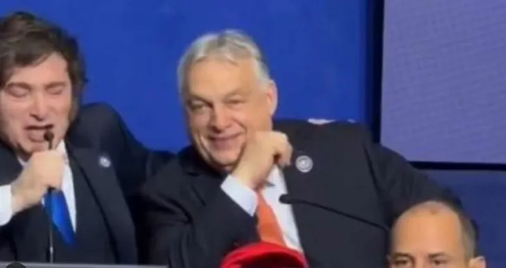 Video/ Çfarë ndodhi në Brodin e Paqes? Presidenti i Argjentinës i këndon Orban