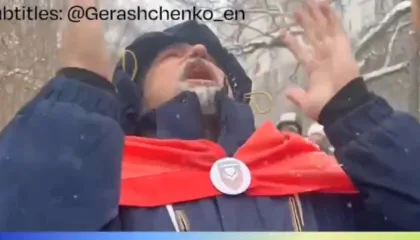 Video emocionuese, babai ukrainas shpërthen në lot kur mëson se djali i tij po kthehet nga robëria ruse