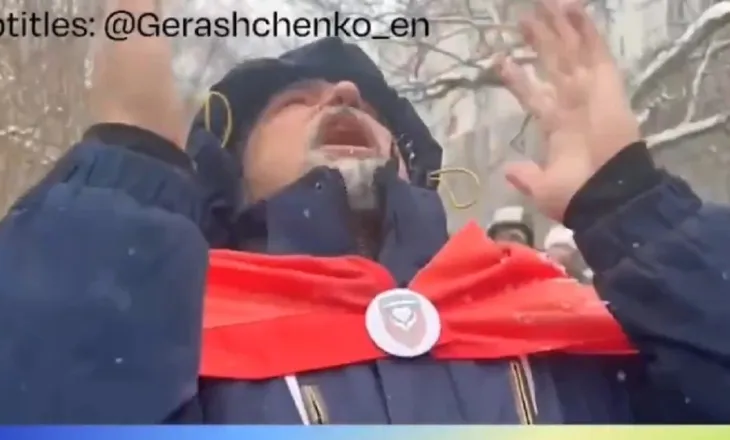 Video emocionuese, babai ukrainas shpërthen në lot kur mëson se djali i tij po kthehet nga robëria ruse