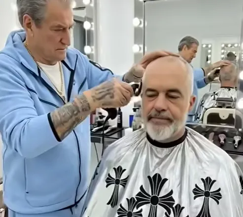 Video humor: Doktori qeth Ramën