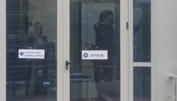 VIDEO/ Kryebashkiaku rilindas i Gjirokastrës Flamur Golemi paraqitet në SPAK