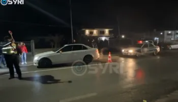 VIDEO/ Makina përplas një vajzë në rrugën Pogradec-Korçë