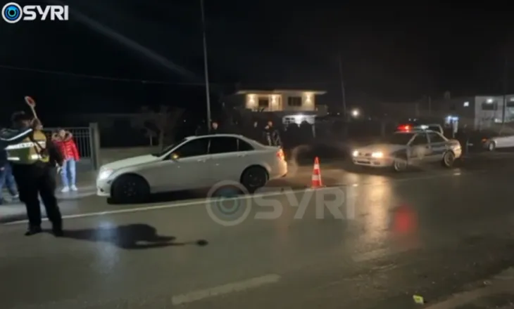 VIDEO/ Makina përplas një vajzë në rrugën Pogradec-Korçë