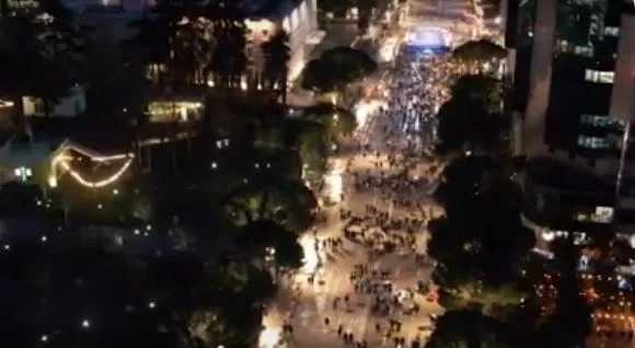 VIDEO ME DRON / Gjysmë ore nga orari zyrtar, ja pjesëmarrja në protestën e PD