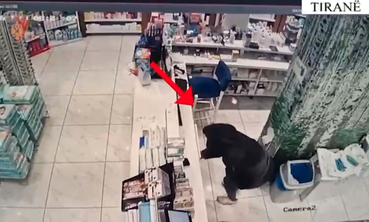 VIDEO: Me kapuç dhe e pamëshirshme! 26-vjeçarja “terrorizon” bizneset në Tiranë