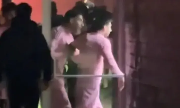 VIDEO/ Messi tenton të sulmojë arbitrin pas disfatës në kampionat, Suarez e ndalon