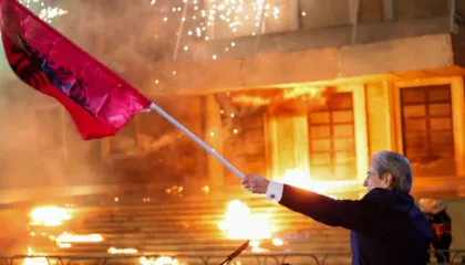 VIDEO/ Nis protesta para Kryeministrisë, PD: Çdo dhunim ndaj qytetarëve do të ketë reagimin tonë