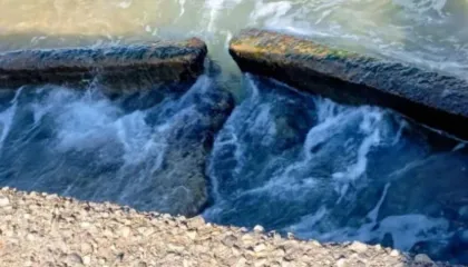VIDEO/ Një pjesë e madhe e vijës bregdetare në Gouves, Heraklion shembet nga dallgët e detit